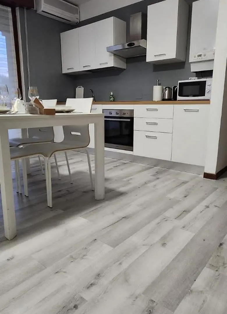 Διαμέρισμα Appartamento La Casa Di Laura Βερόνα